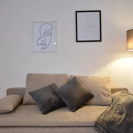 Super With Free Parking Apartment